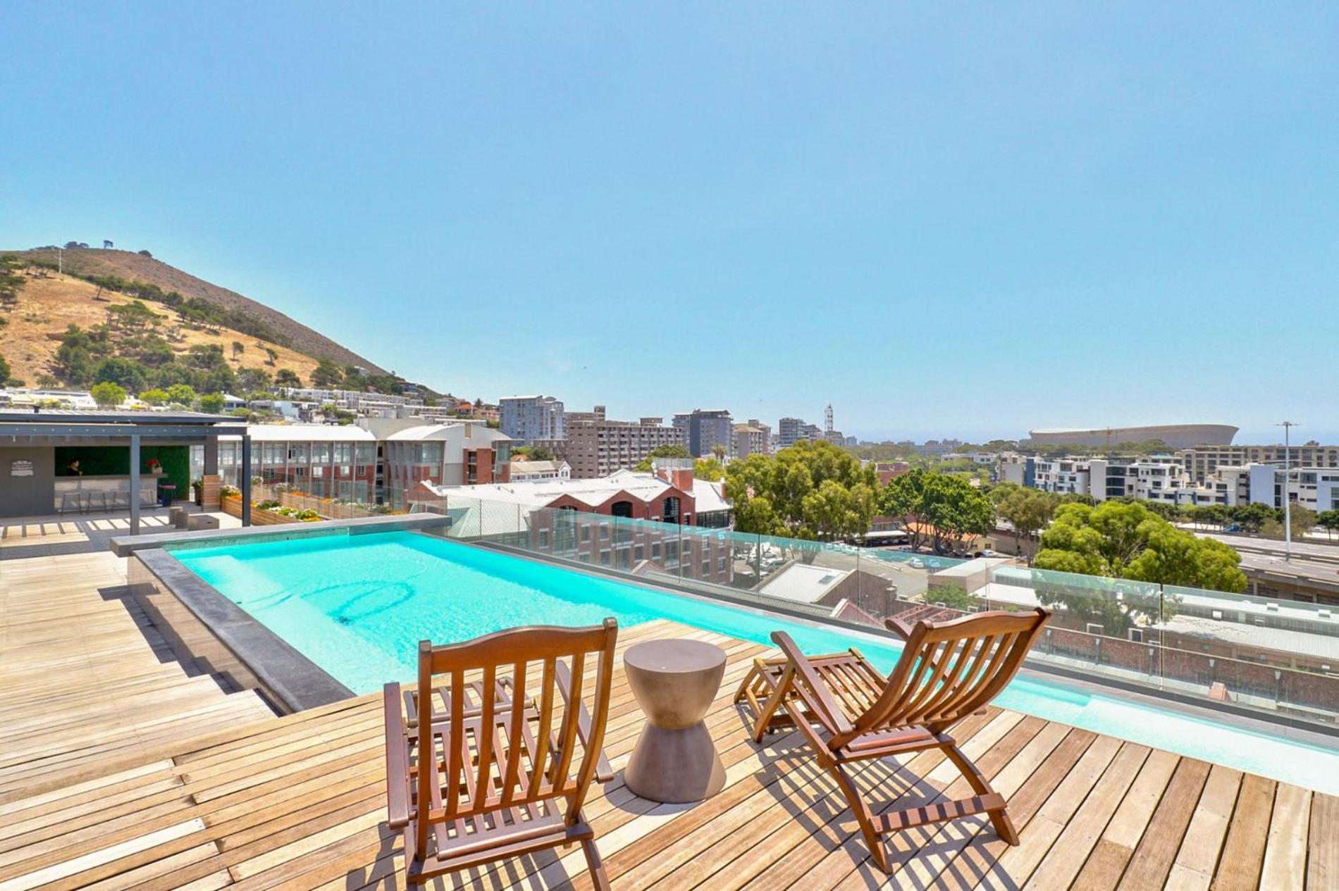 Waterfront With Balcony & Views Holiday home *